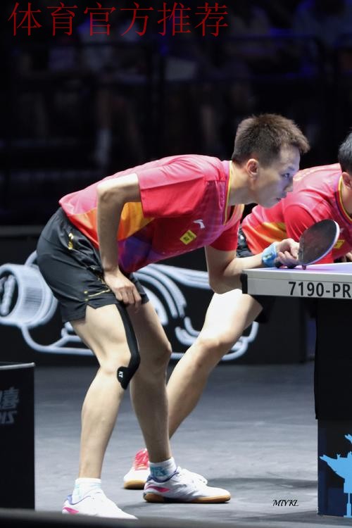 戴维斯中路送短传 穆迪罚球线跳投2+1 戴维斯中路送短传 穆迪罚球线跳投2+1